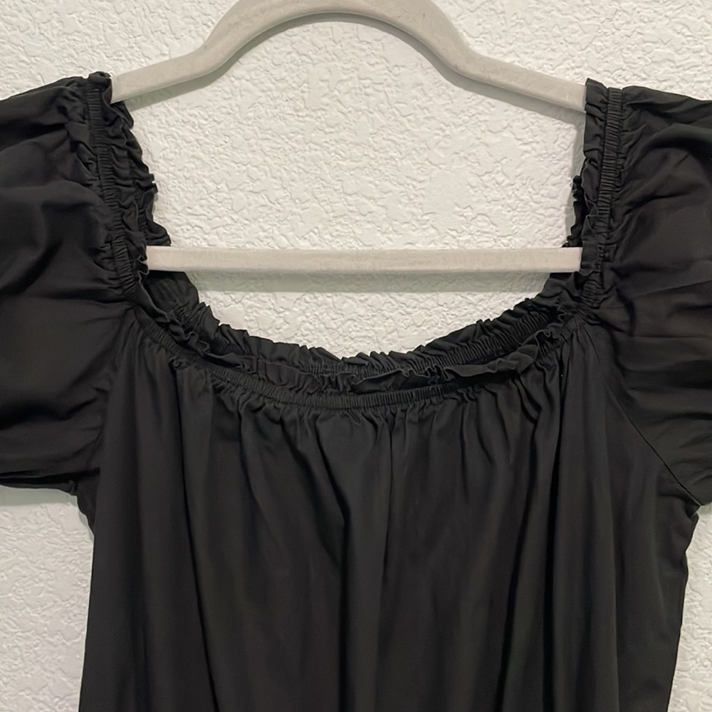 On Or Off The Shoulder Romper With Pockets - Picture 2 of 3